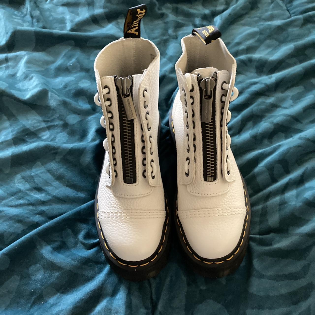 Dr martens outlet sinclair white