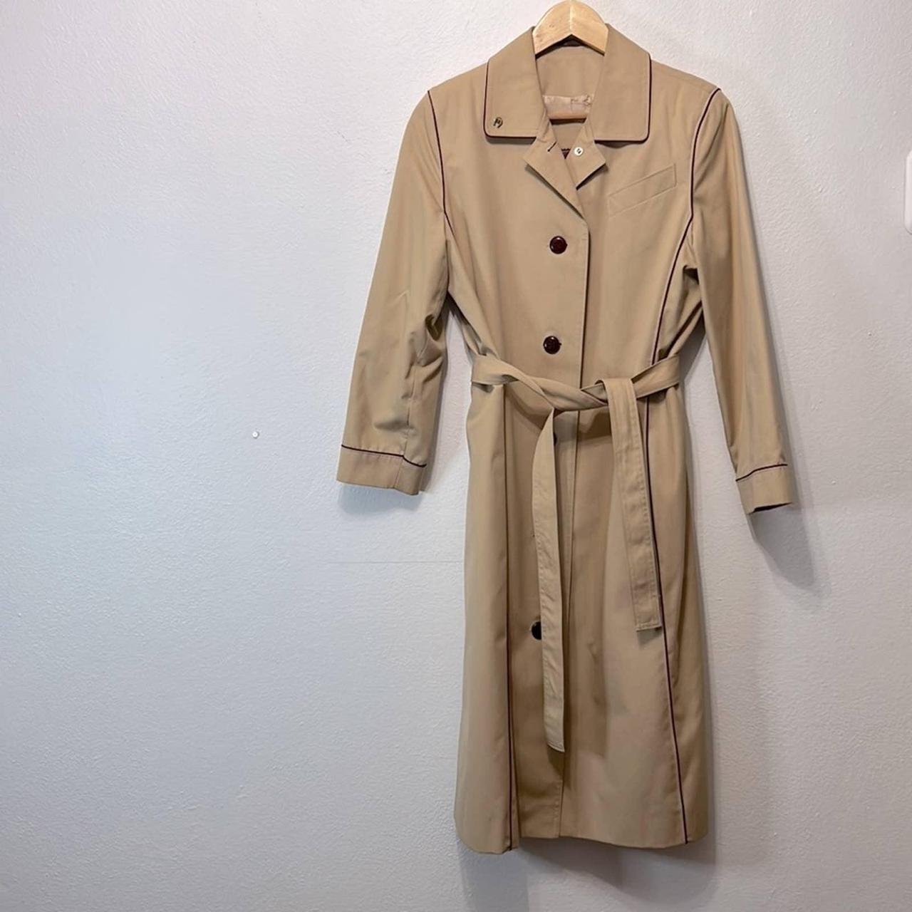 Etienne Aigner vintage khaki trench coat. In good Depop