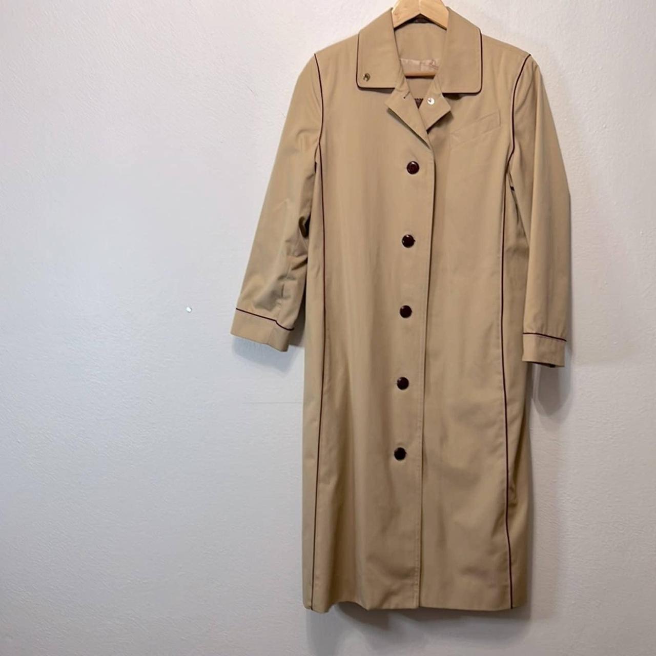 Etienne Aigner vintage khaki trench coat. In good Depop