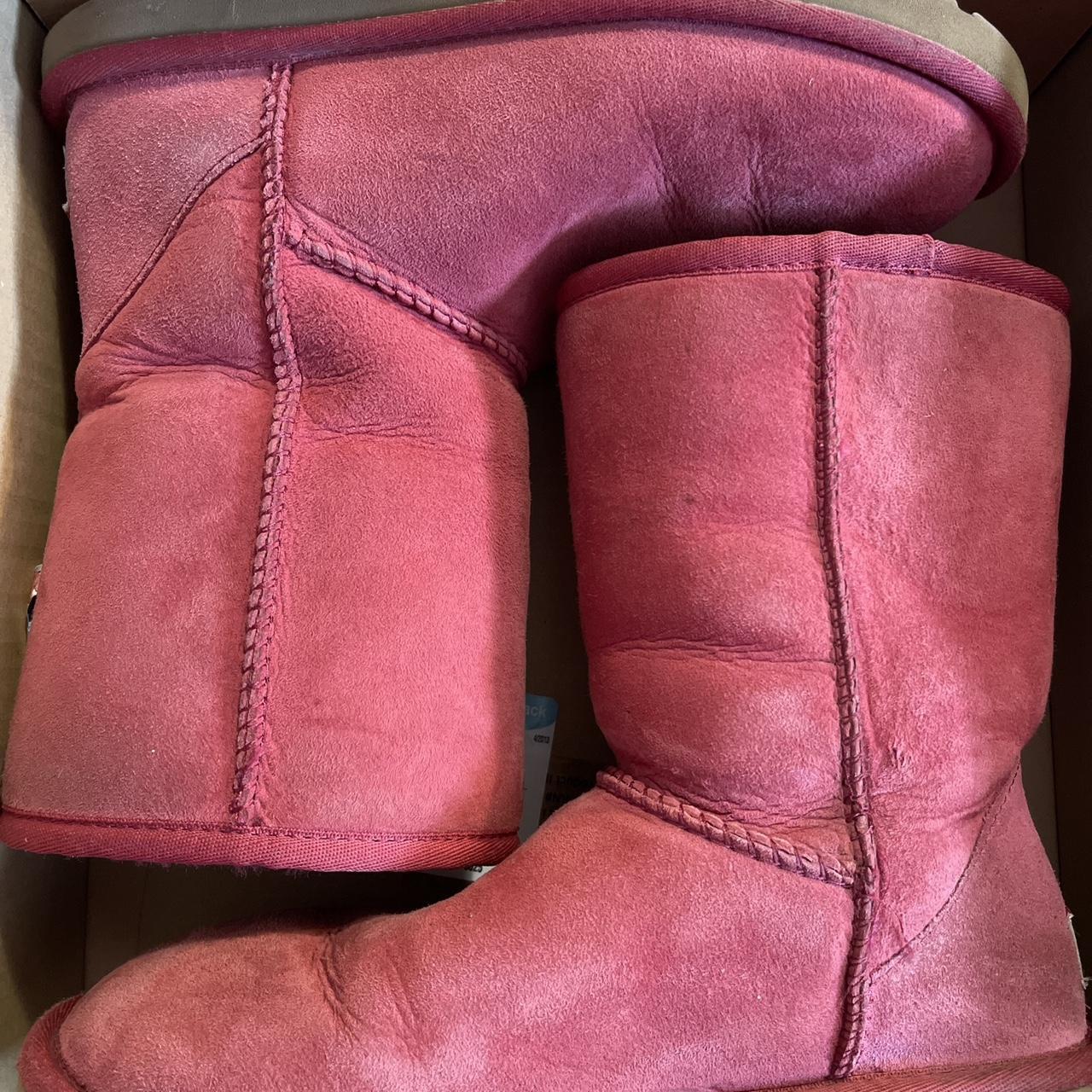 Ugg Boot Womens Size 7 W Classic Short 5825 W...