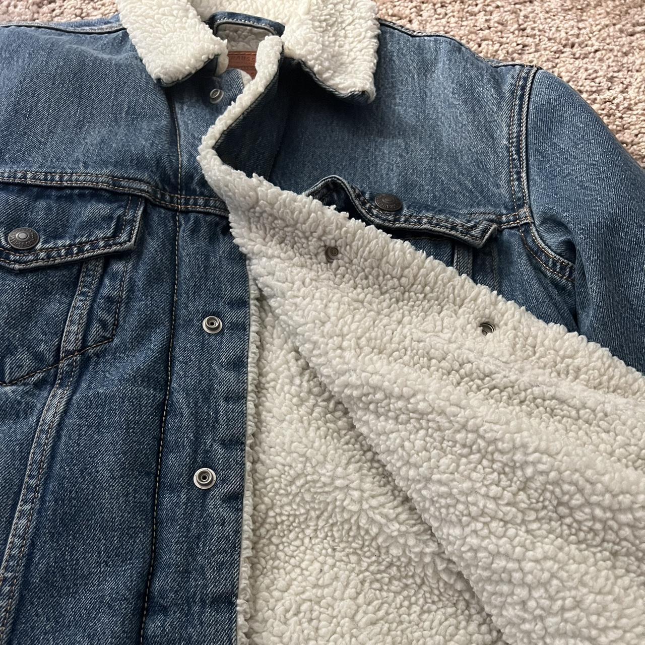 Levi’s Sherpa jacket men size xs Worn twice - Depop