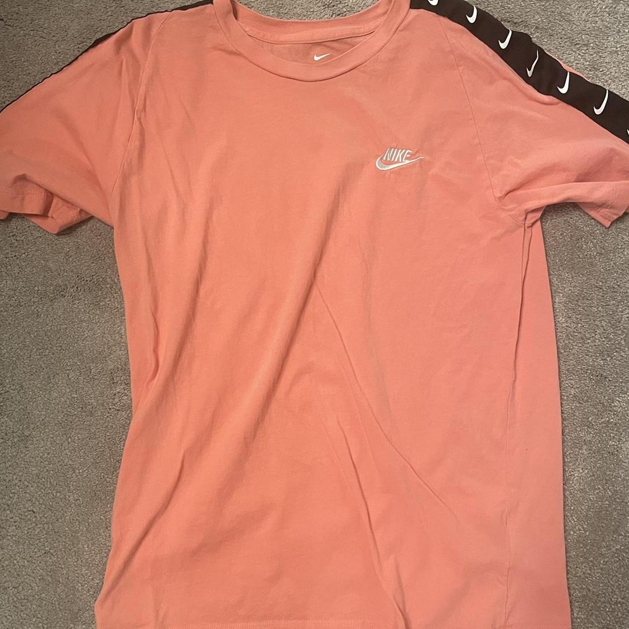 Nike Women's Tshirt Depop