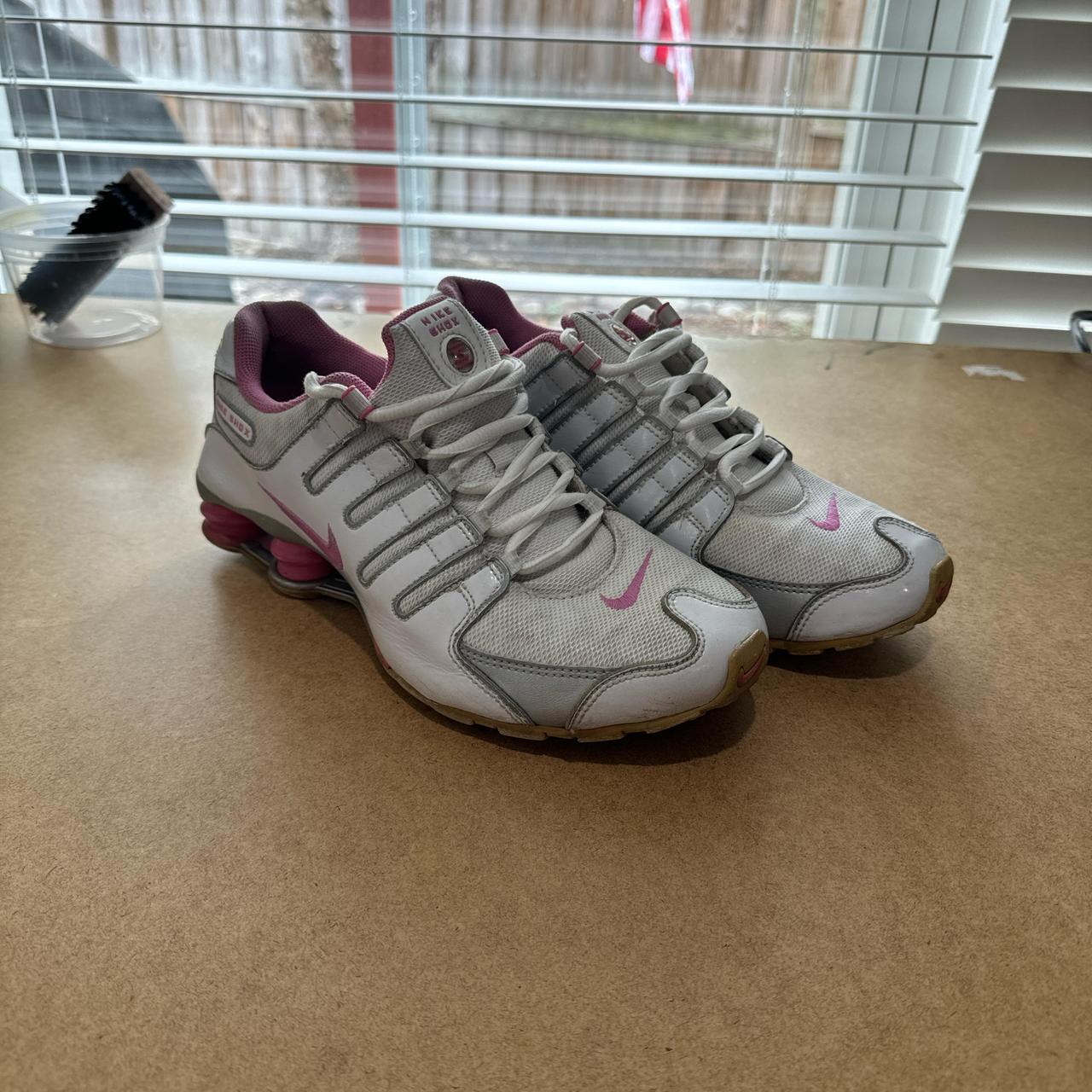 women s Nike Shox size 6.5Y manageable scuff marks