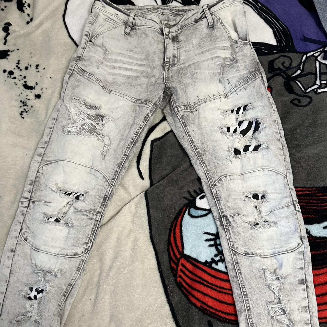 Rue 21 Grey/White Distressed pants with slight