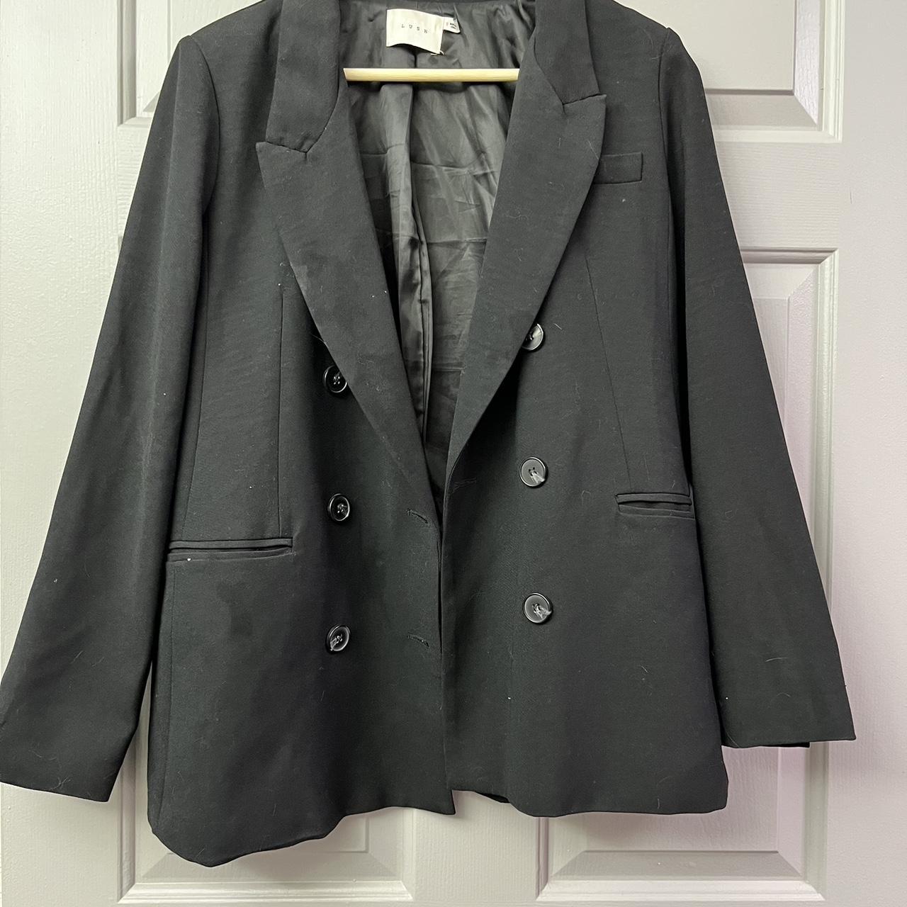 women’s blazer Sleeve lengths 24 inches in length... Depop