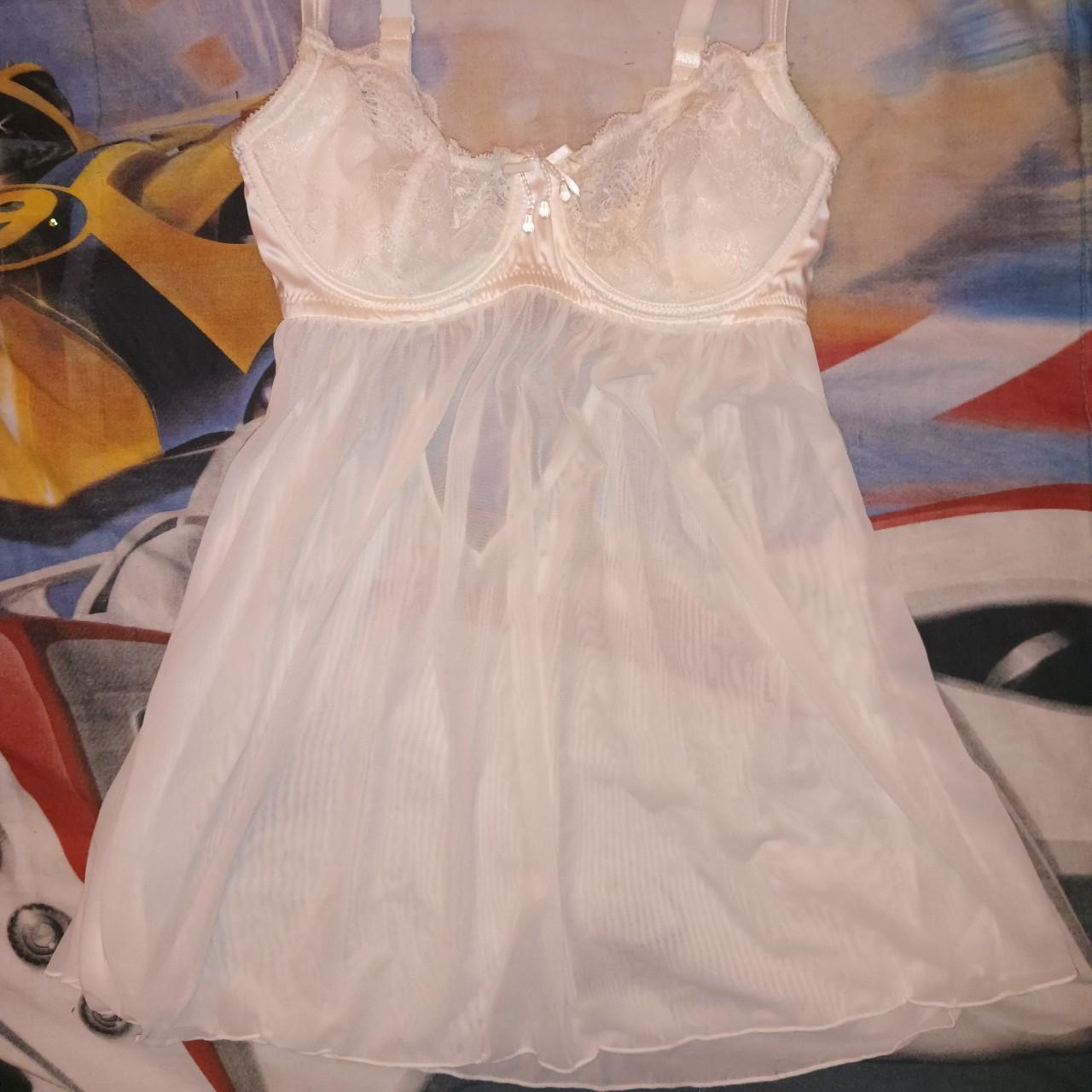 Cacique White Satin Full Coverage Adjustable Straps - Depop