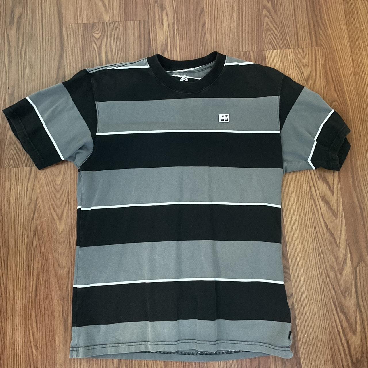 Nike Men's Black and Grey T-shirt | Depop