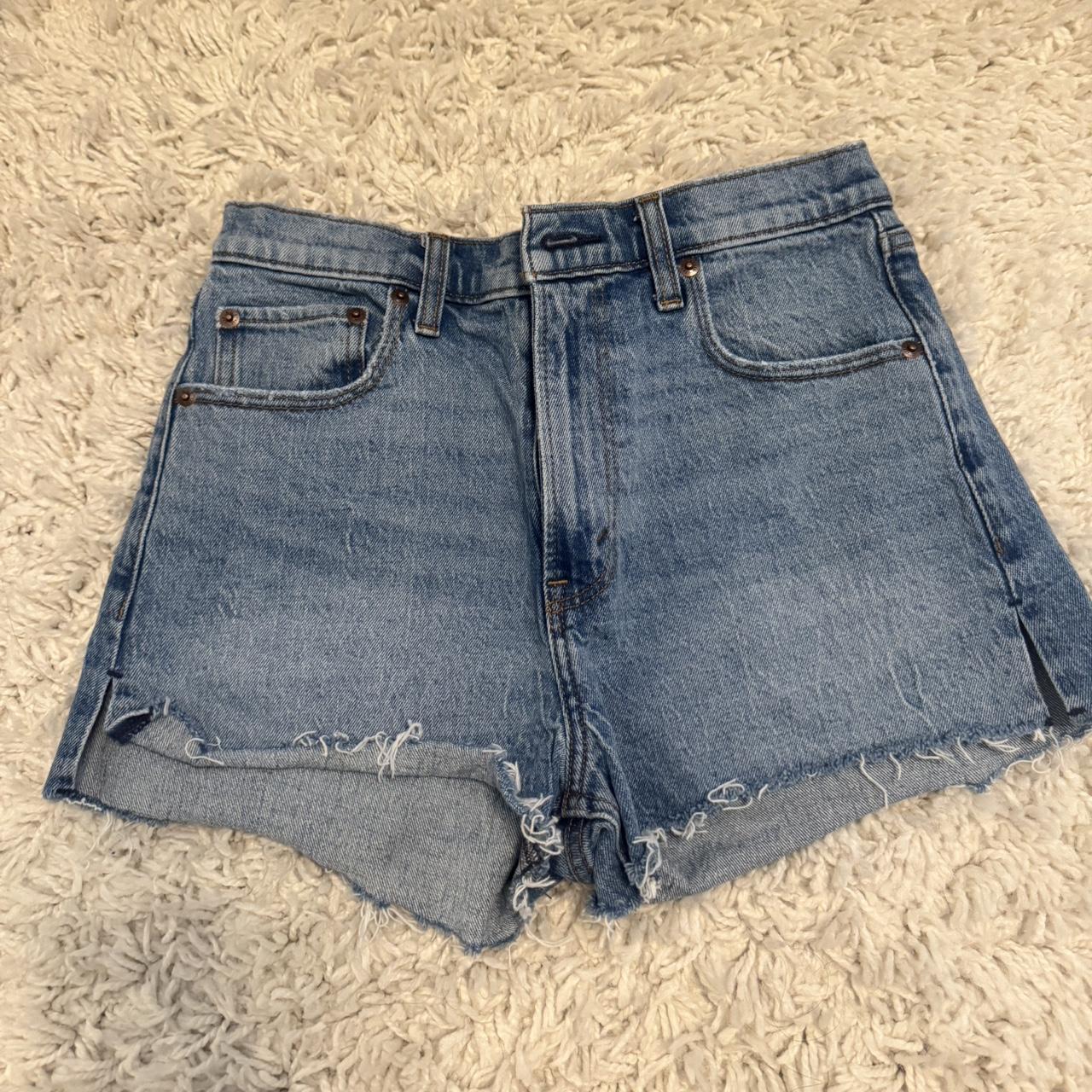 item listed by elliebarnett13