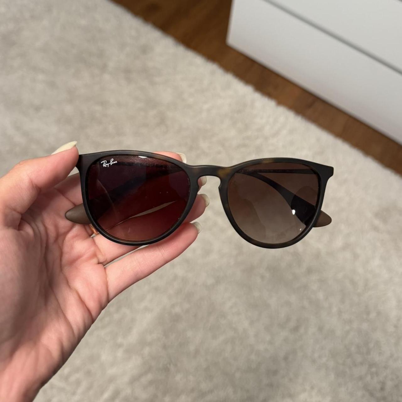 item listed by elliebarnett13