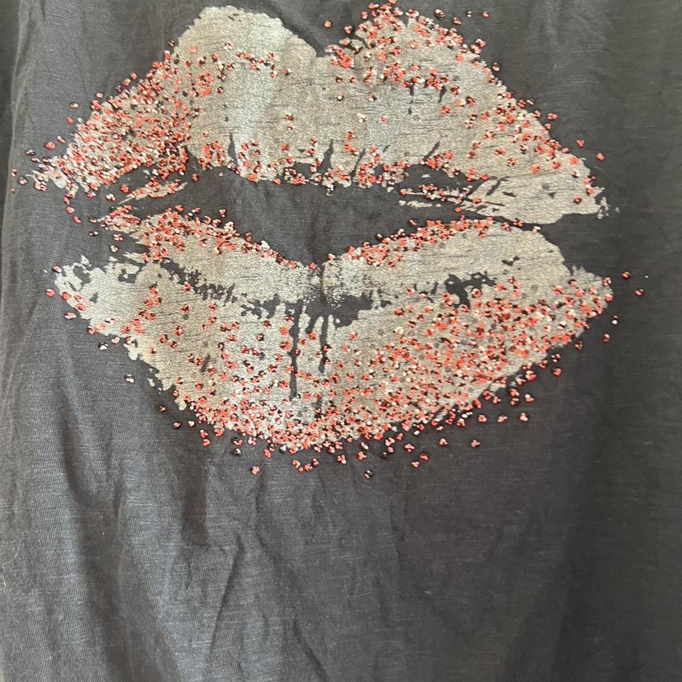 Mint velvet deals lips tee