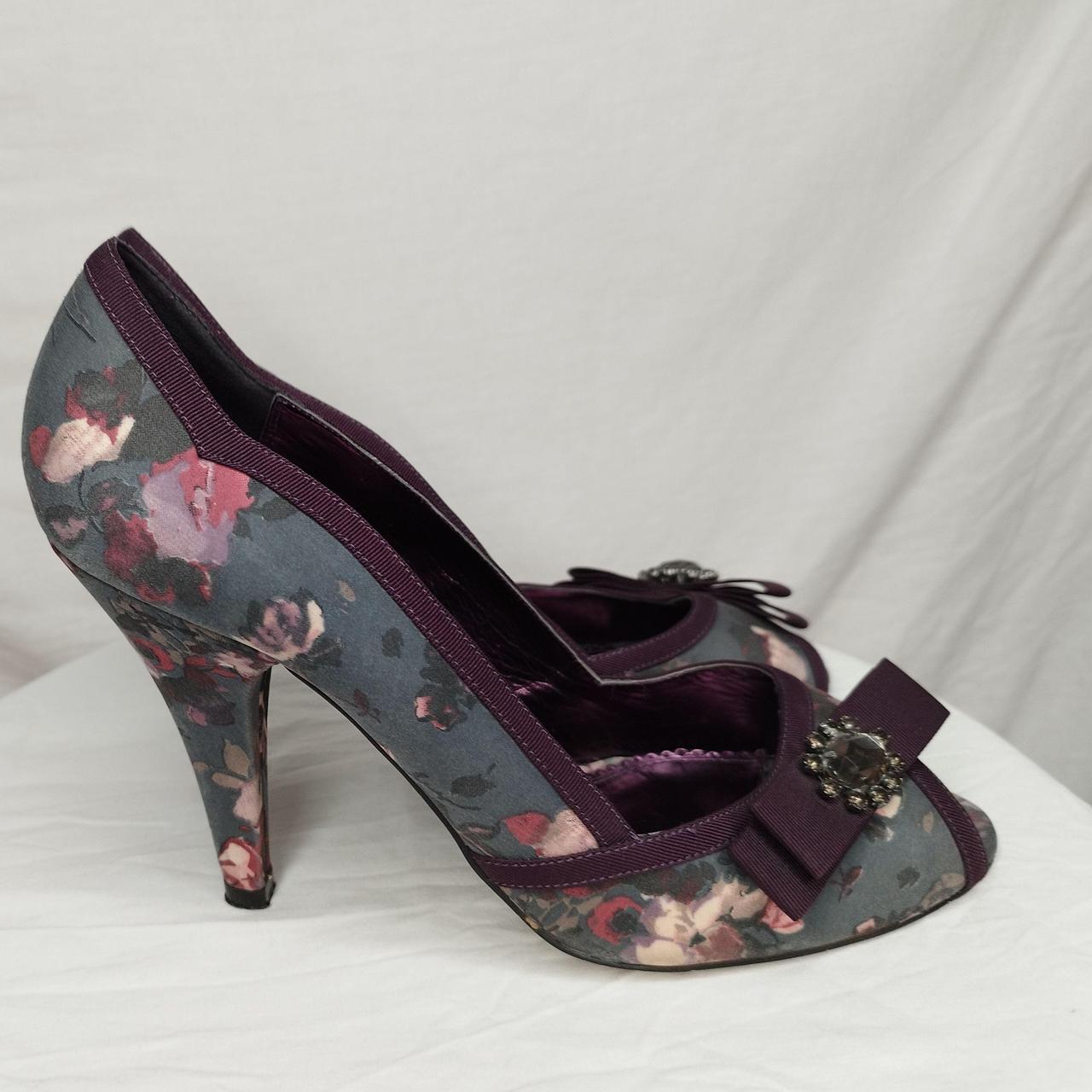 Laura Ashley Women's Purple Courts Depop