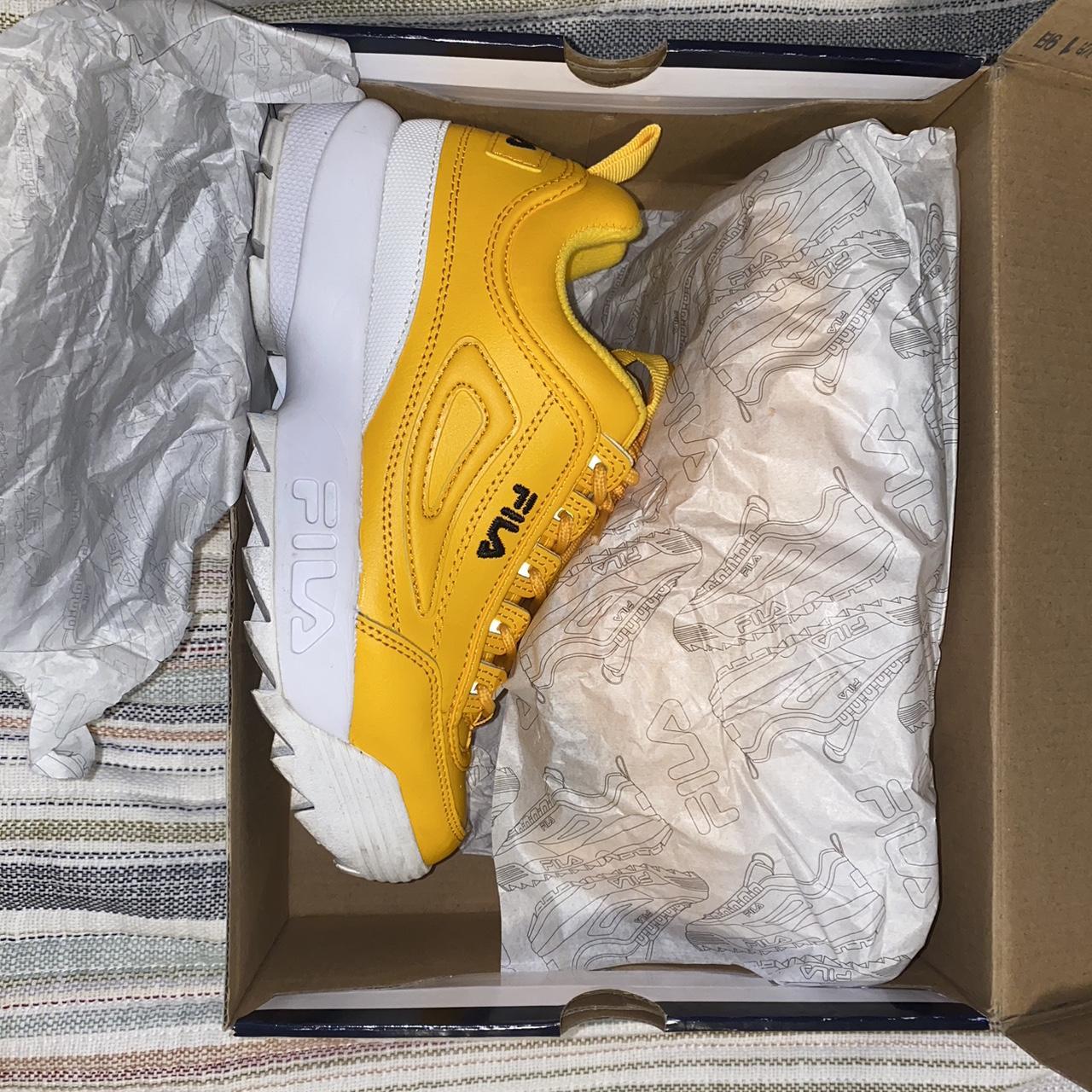 Fila disruptor hotsell premium yellow