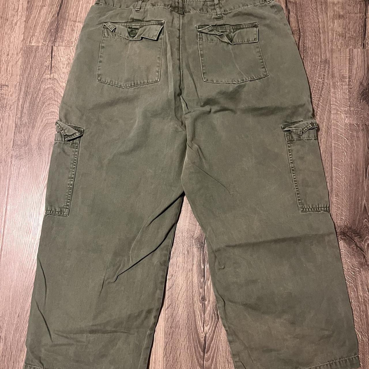 green universal thread cargo pants worn few times... - Depop