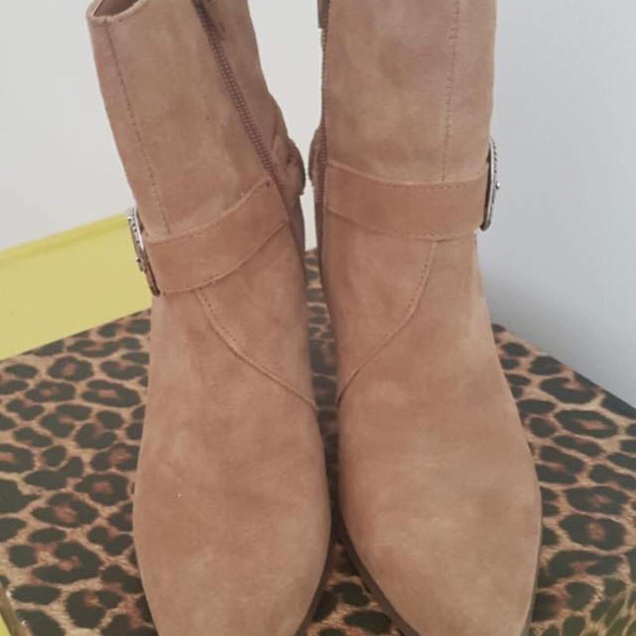 River Island Women's Tan Boots Depop