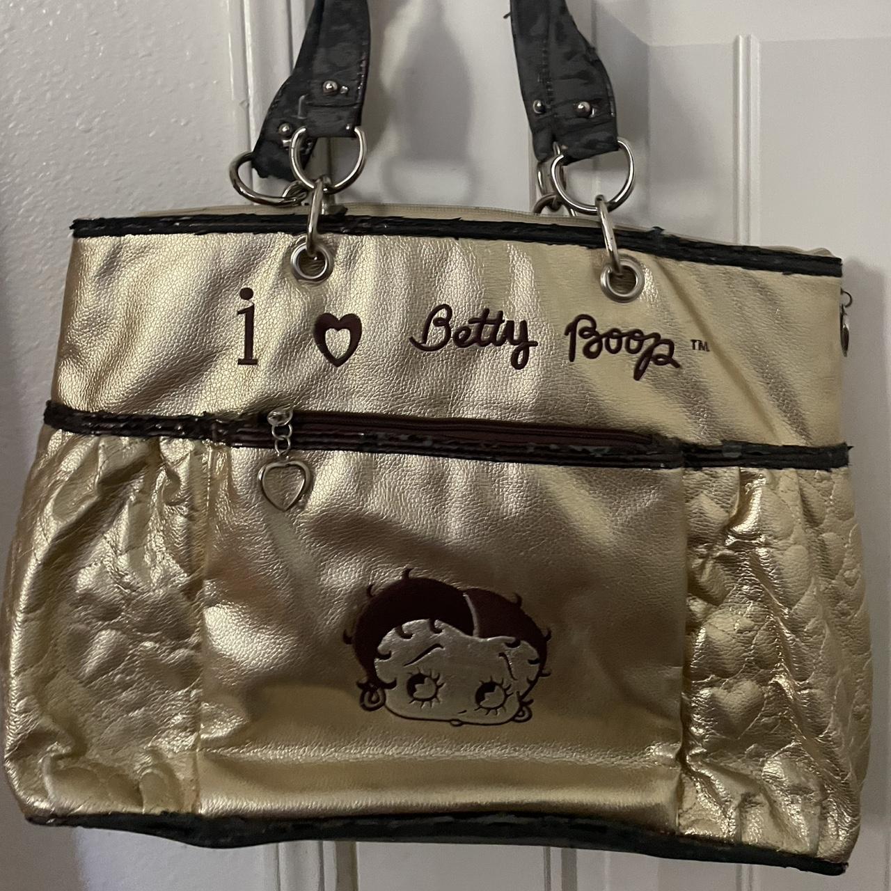 item listed by ashluvv1