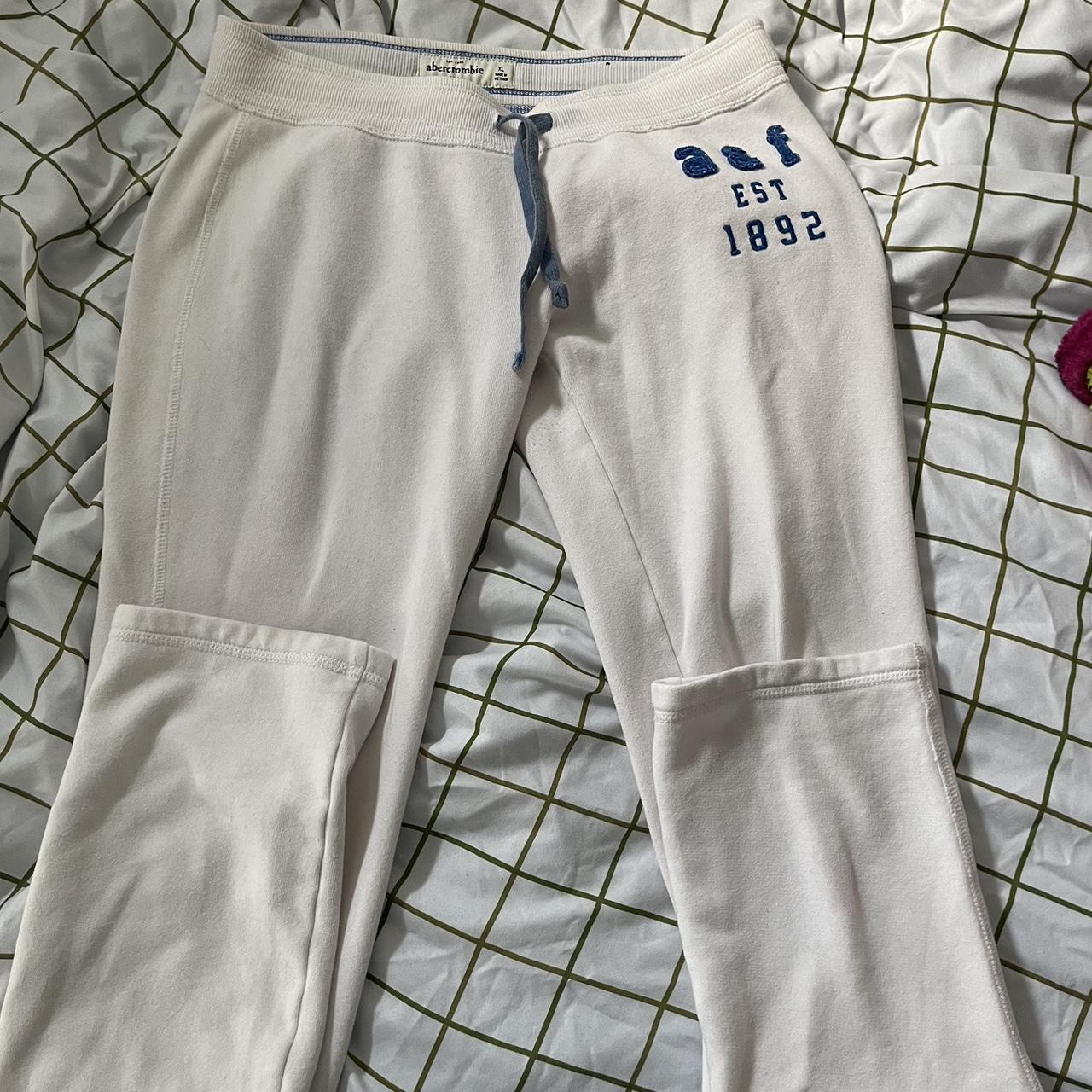 White Y2K sweatpants Fit more like a small or medium - Depop