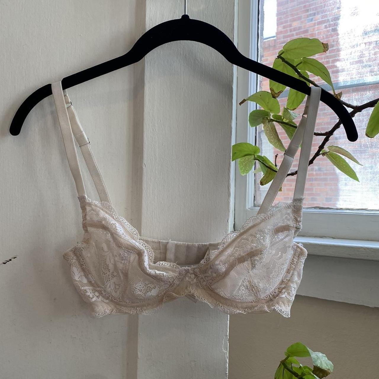 cutest lace bra🕊️ size is 42B and in great condition, - Depop