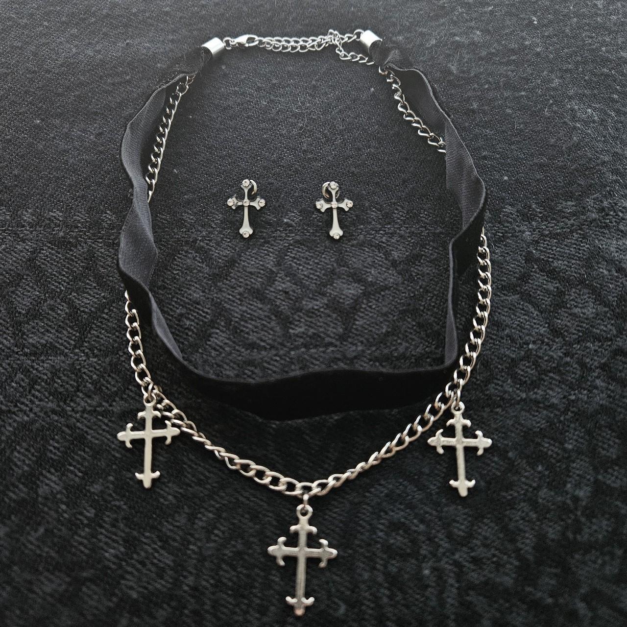 item listed by cru_el_ty