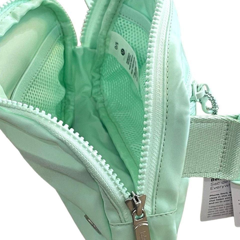 Comparing Kolhrabi green and mint moment in the lululemon belt bag