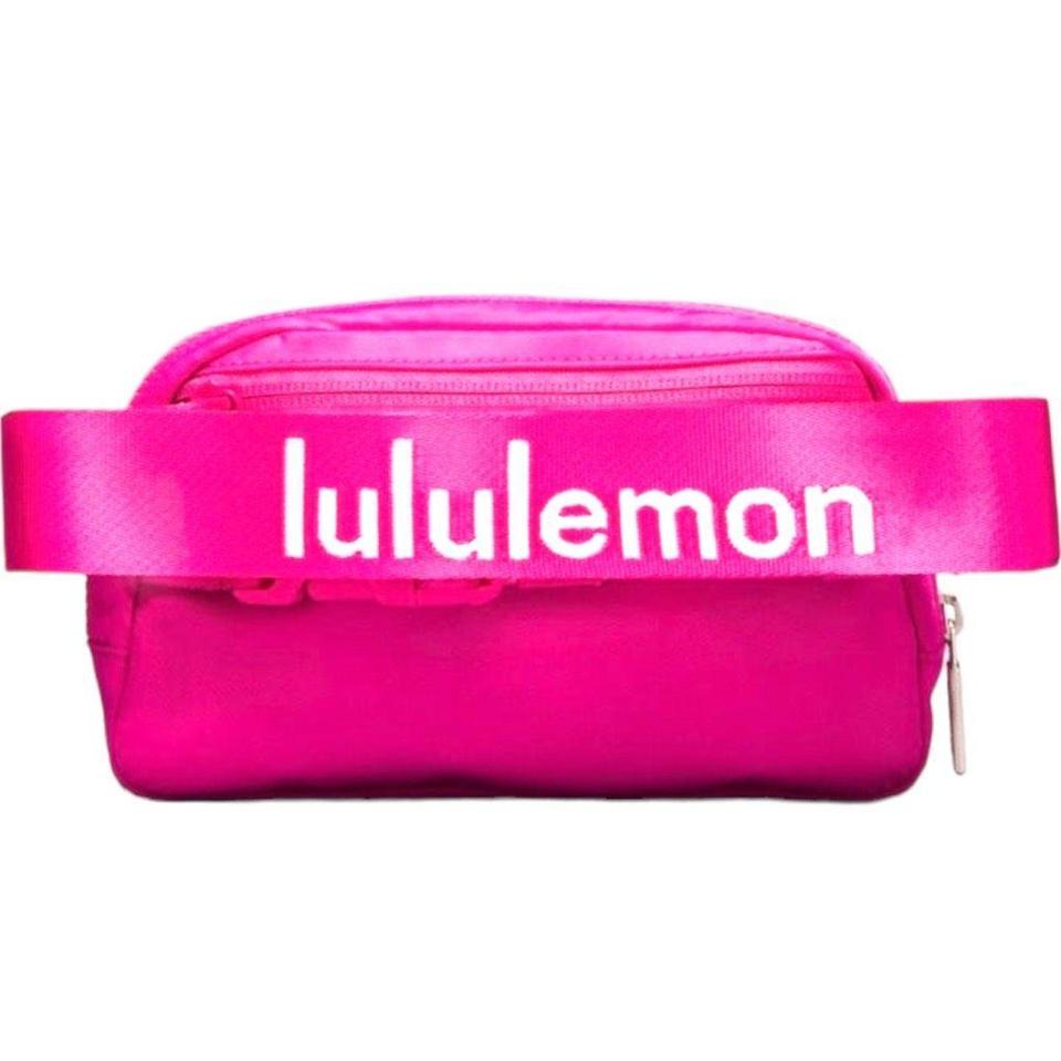 It's HERE! lululemon's Sonic Pink Everywhere Belt Bag is now available  online - AthletiKaty