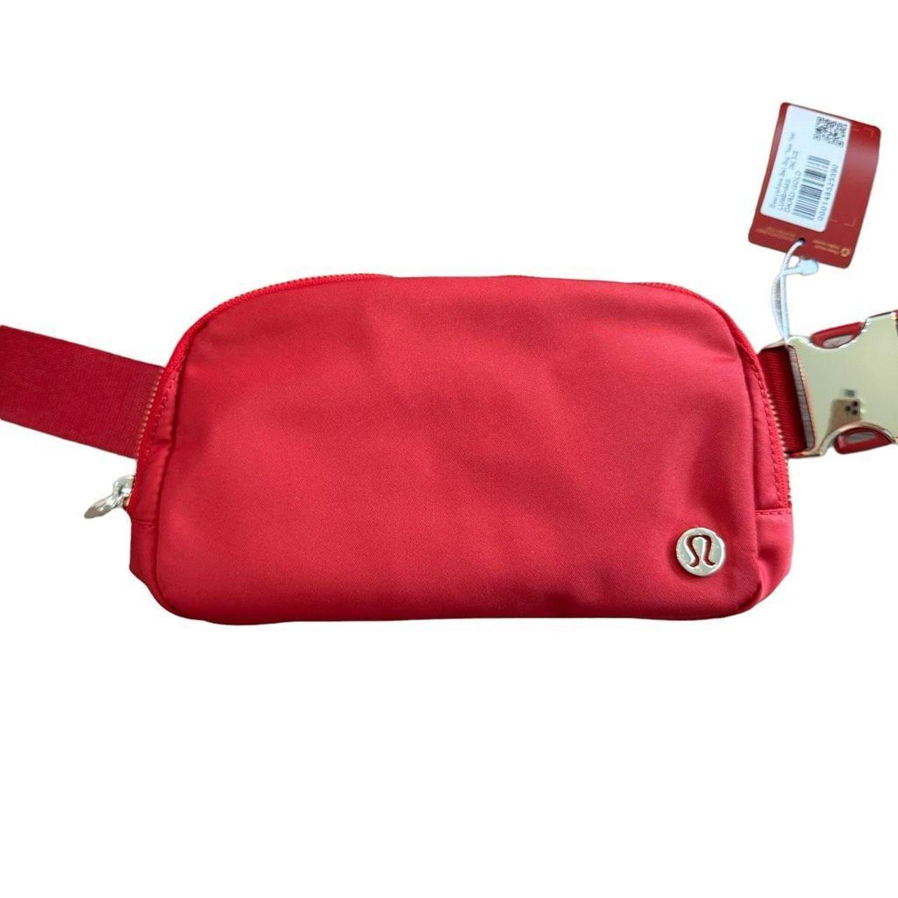 NWT Lululemon Everywhere Belt Bag Dark Red deals Gold DKRD Original Belt SOLD OUT