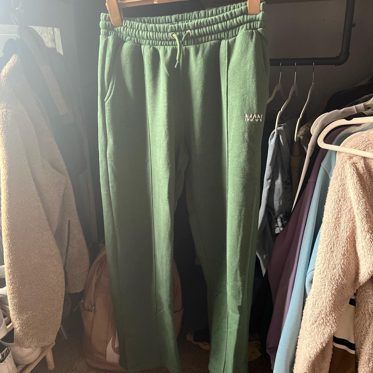 Boohoo Men's Green Joggerstracksuits Depop