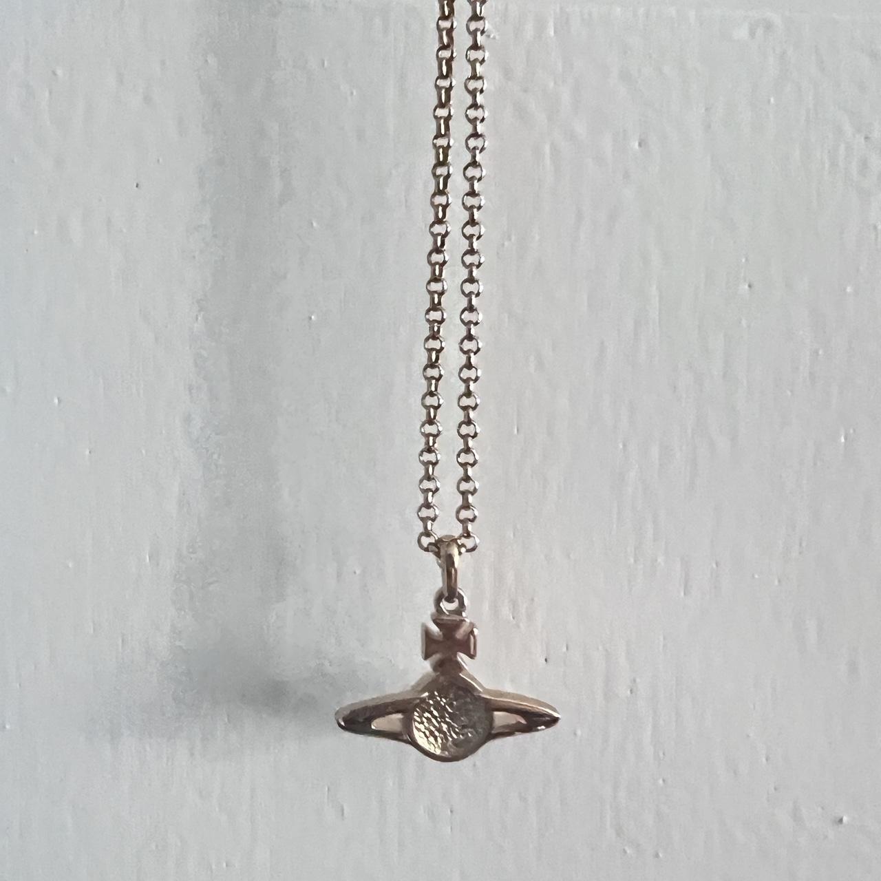 送料込み【VivienneWestwood 】NEIL MINI BAS RELIEF PENDANT Vivienne Westwood Neil mini bas relief pendant | Grailed