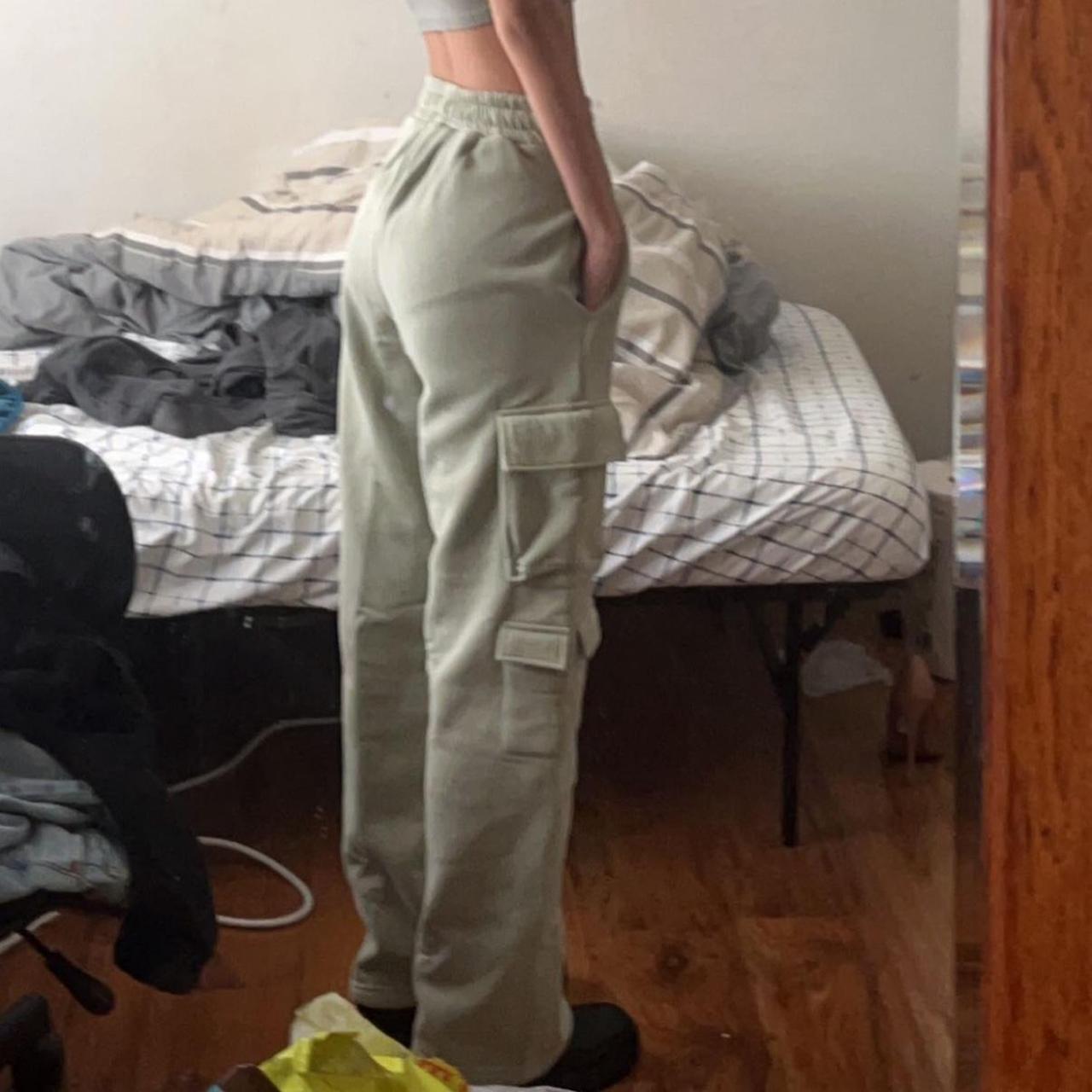 Boohoo Women's Green Joggerstracksuits Depop