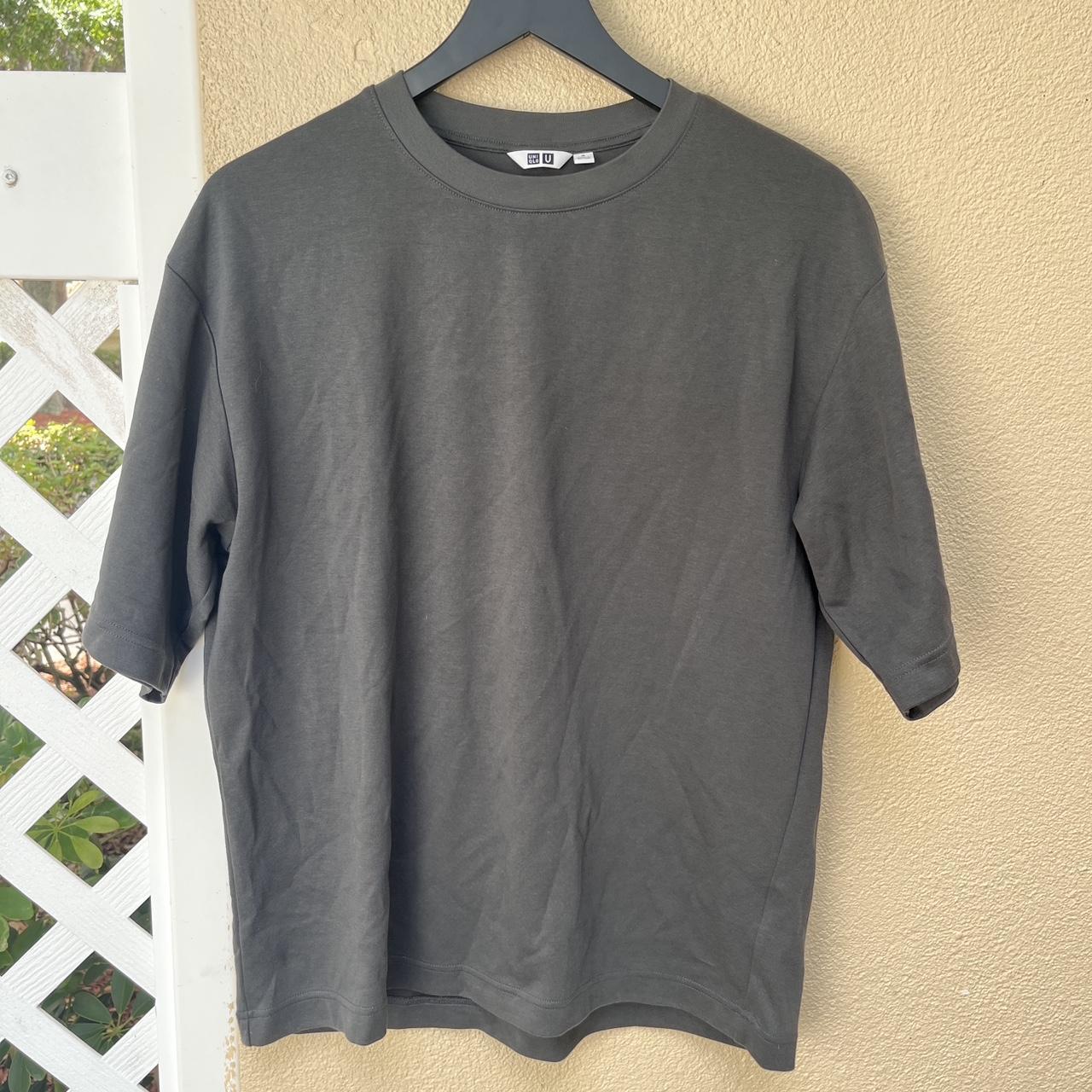 UNIQLO Men's Grey T-shirt | Depop