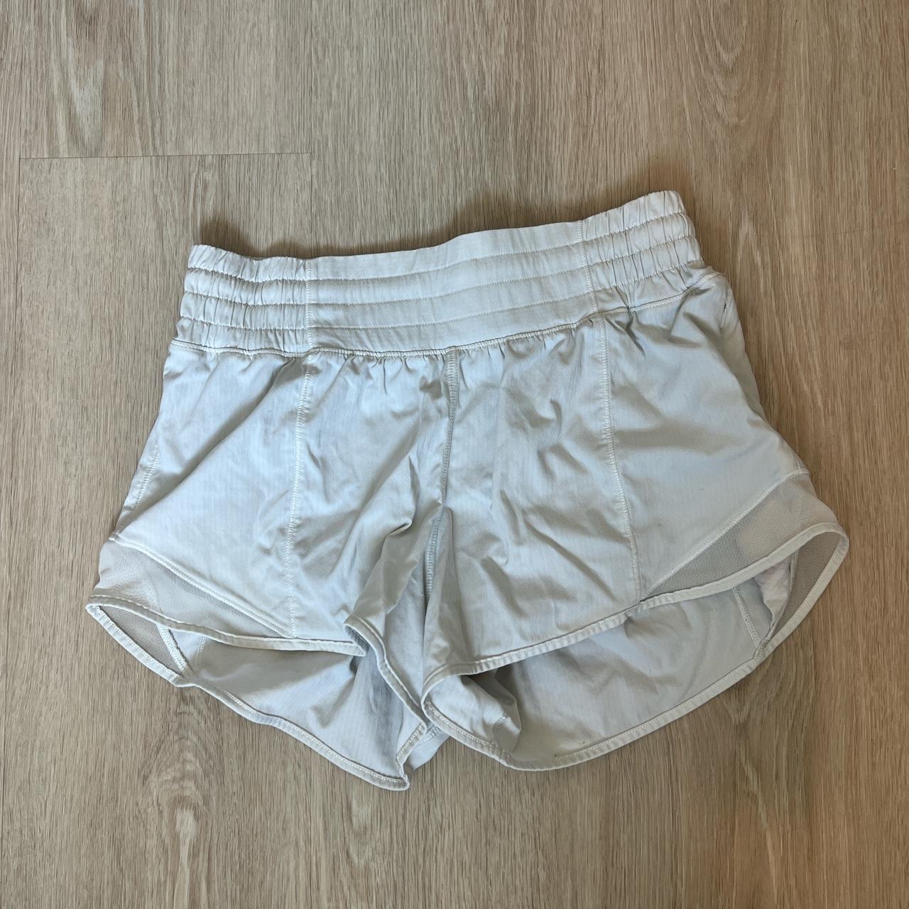 White Lululemon Shorts Hotty Hot 2.5 Women’s Size 2 - Depop