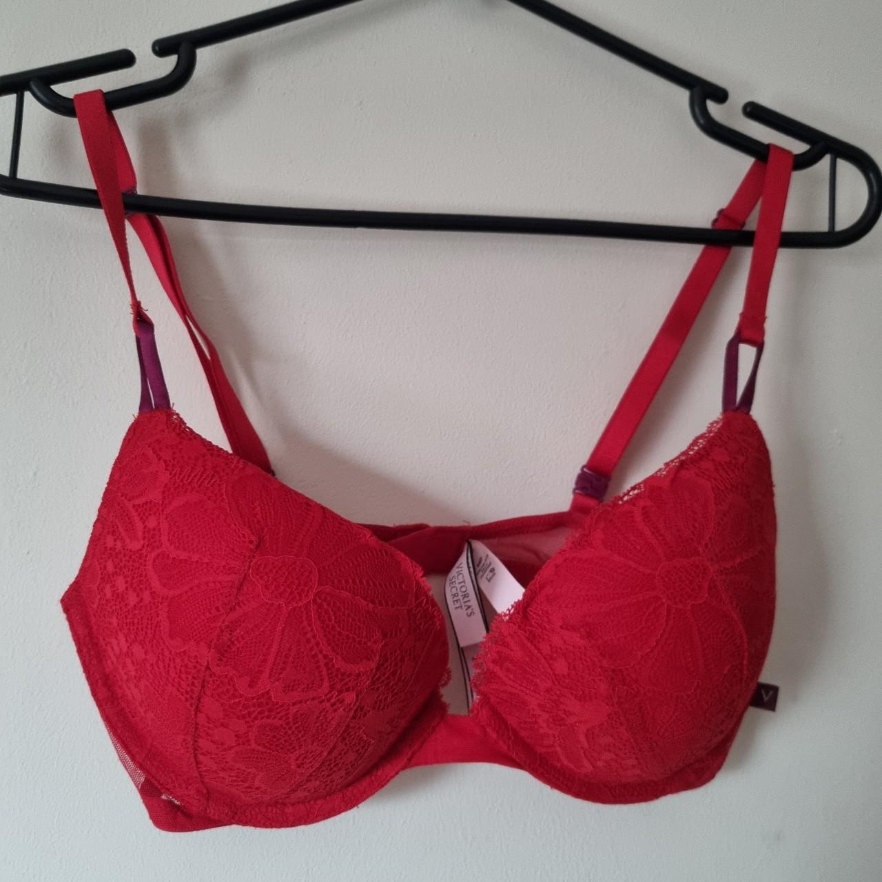 Red Victorias Secret Push Up Bra 34d Beautiful Red Depop 0181