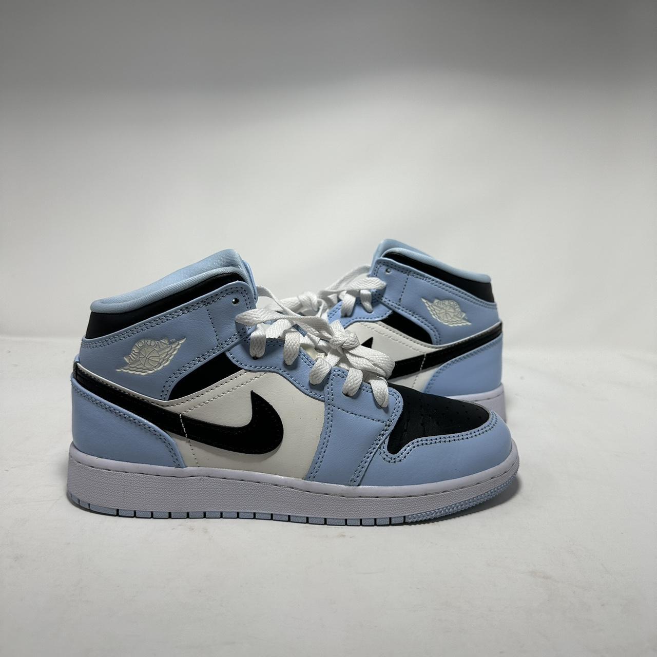 womens nike jordans blue
