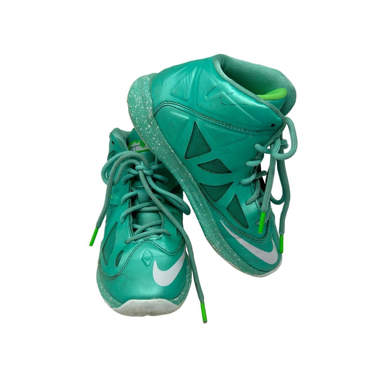 nike green trainers