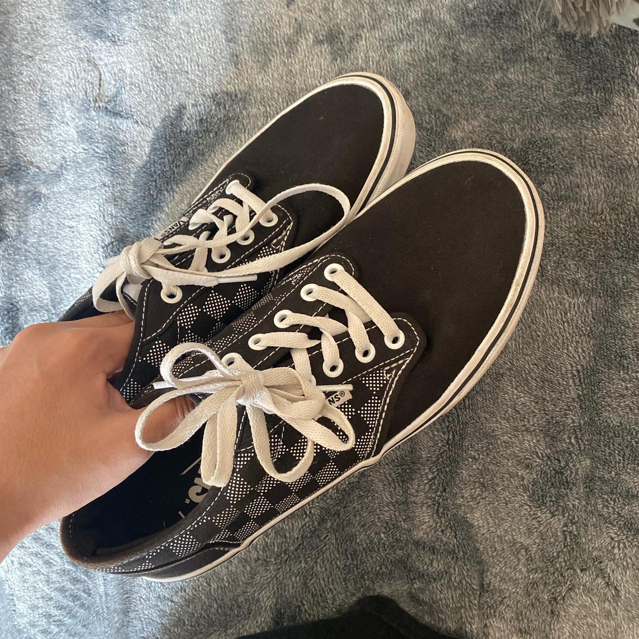 Vans authentic black on sale and white on feet