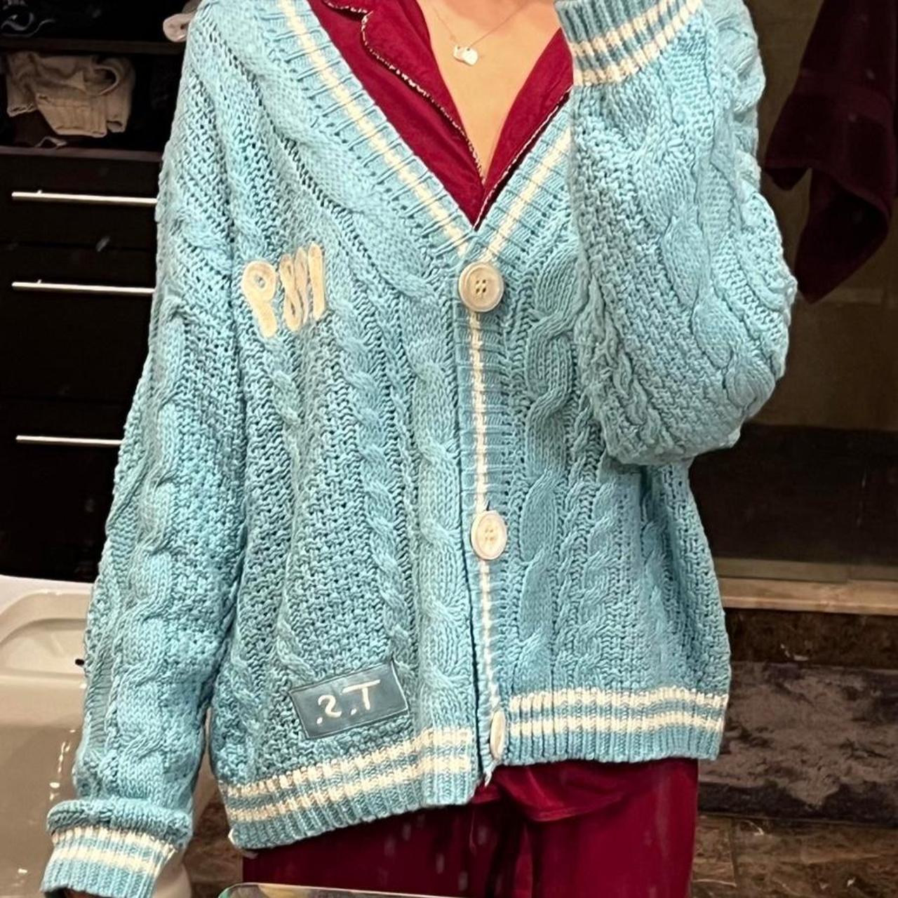 Swifties, is this cardigan authentic? Purchased secondhand and I'm not sure  since there's no Taylor swift patch on the bottom. Thoughts? :  r/SwiftieMerch