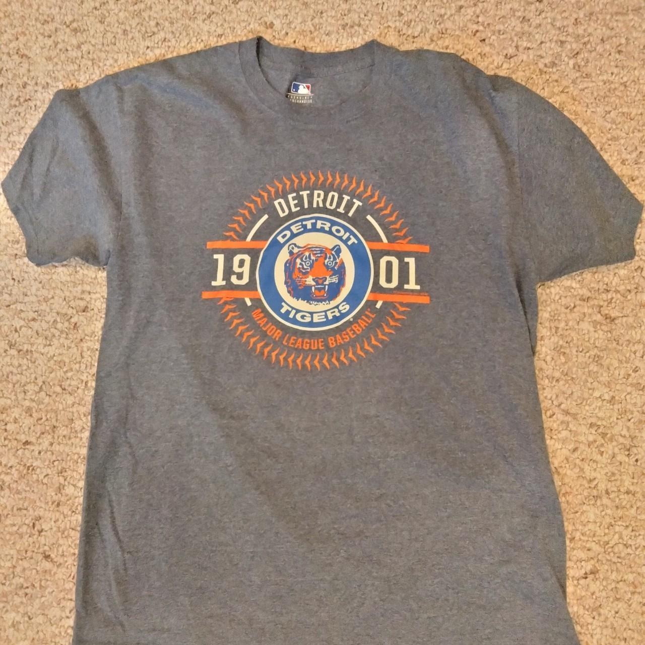 Detroit Tigers MLB 3/4 Sleeve T-shirt Size L Grey, - Depop