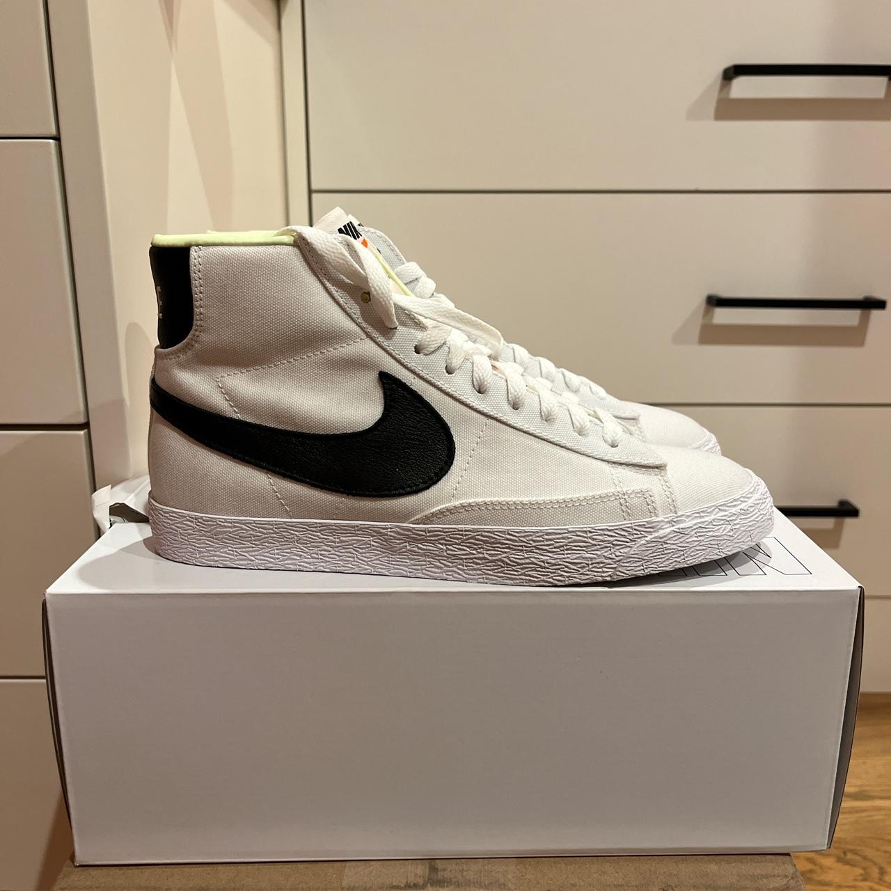 womens black nikes with white swoosh