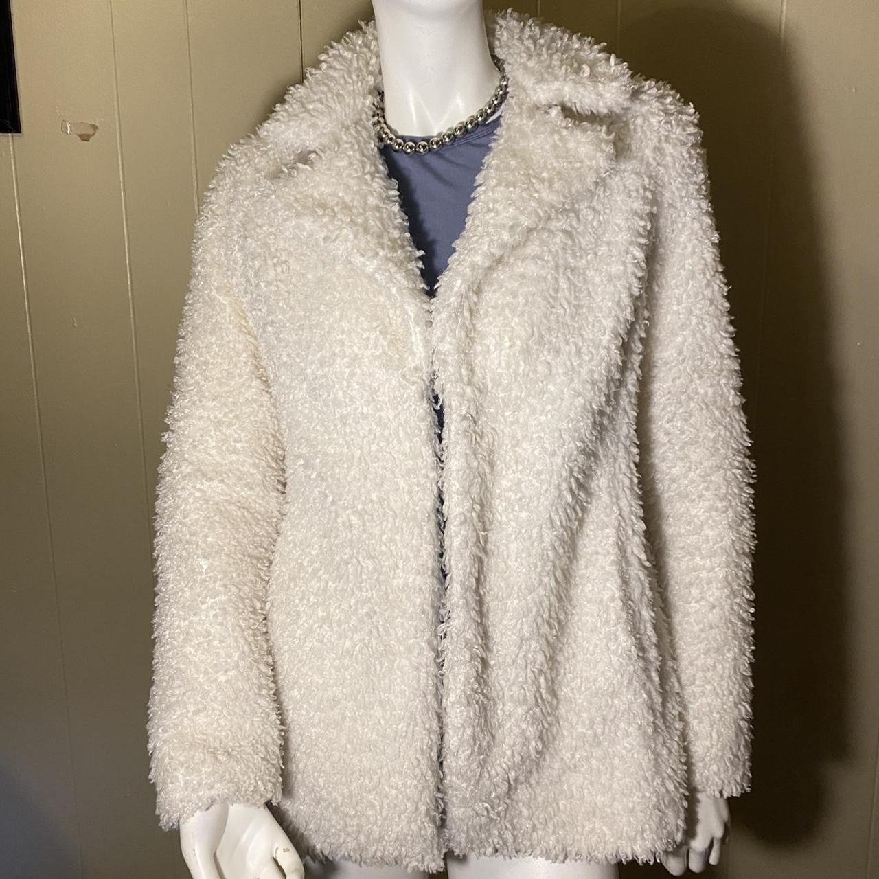 Hip length fuzzy white coat 🧥 size medium 🤍🤍🤍 This... Depop
