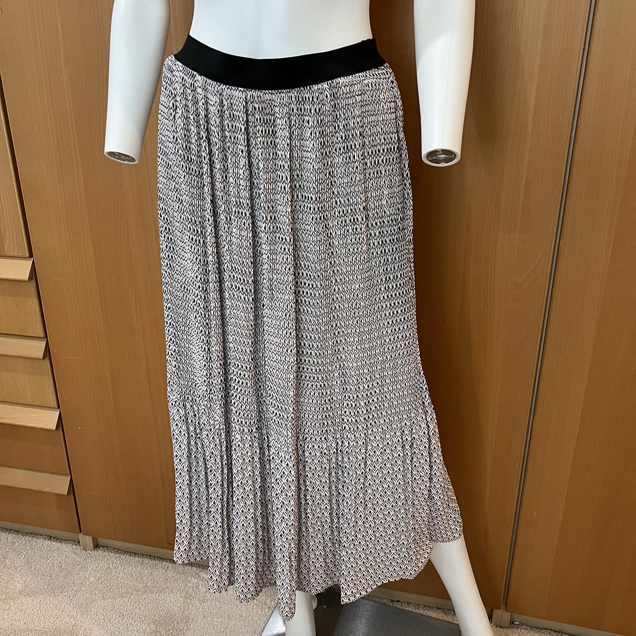 ADRIANNA PAPELL MAXI SKIRT size XS White with black Depop