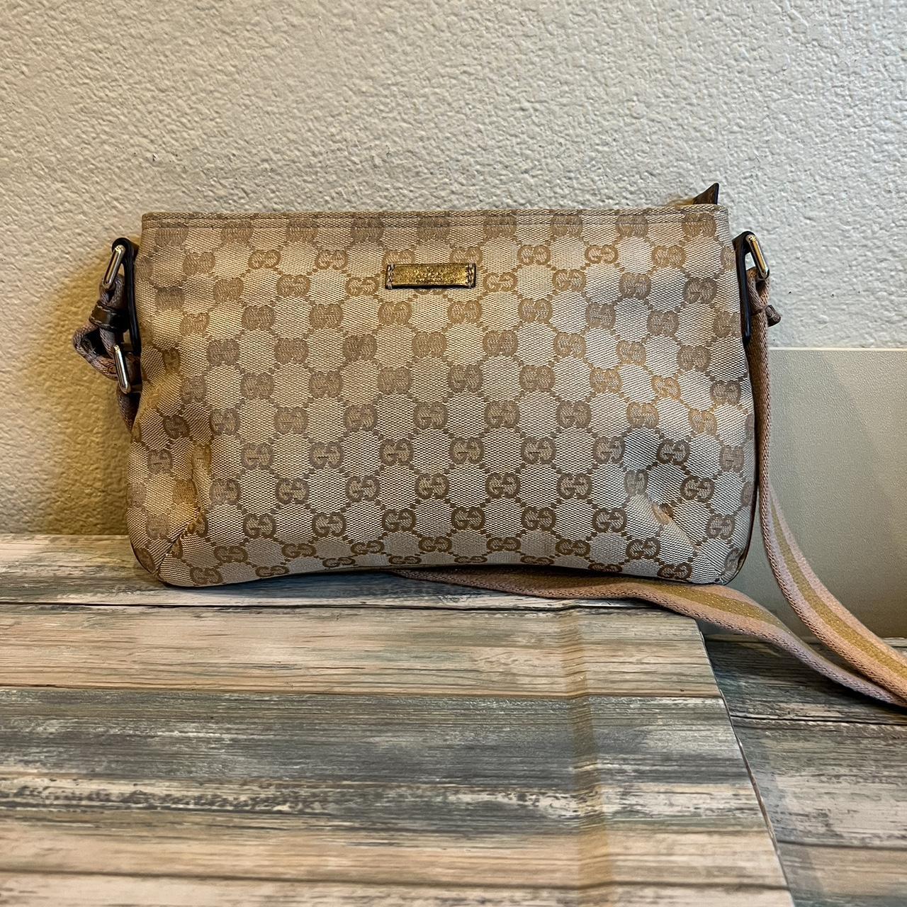 Gucci pink sling fashion bag