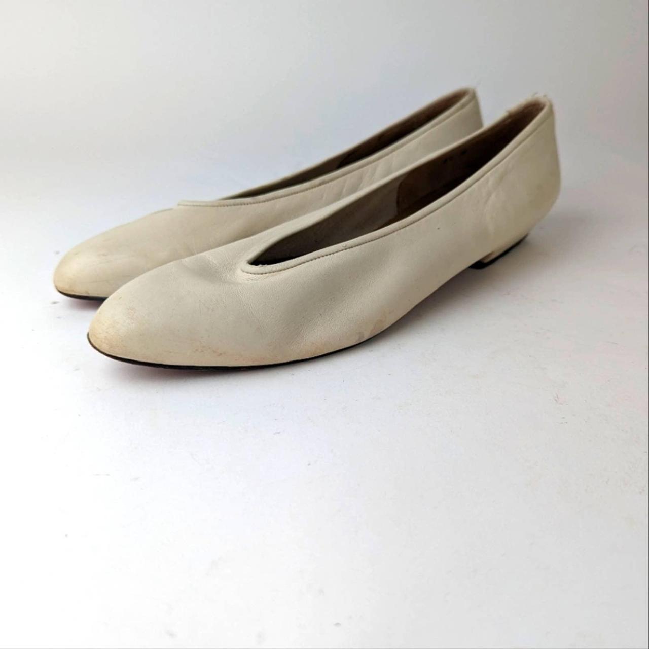 Evan Picone Women's Cream Ballet-shoes | Depop