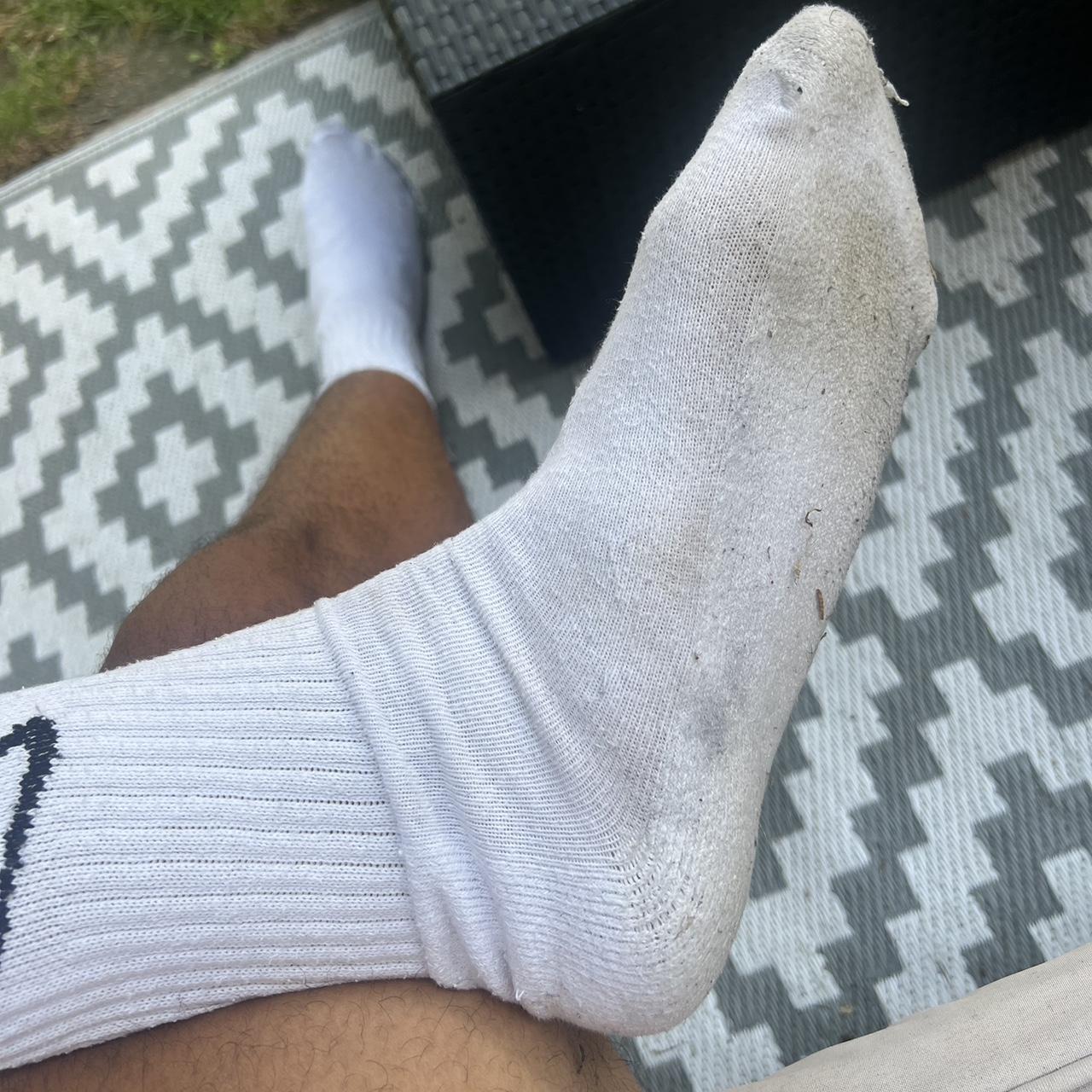 guys wearing white nike socks