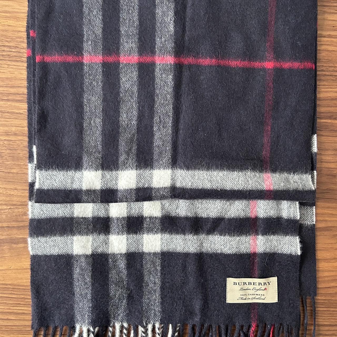 Burberry 100 cashmere scarf navy hotsell