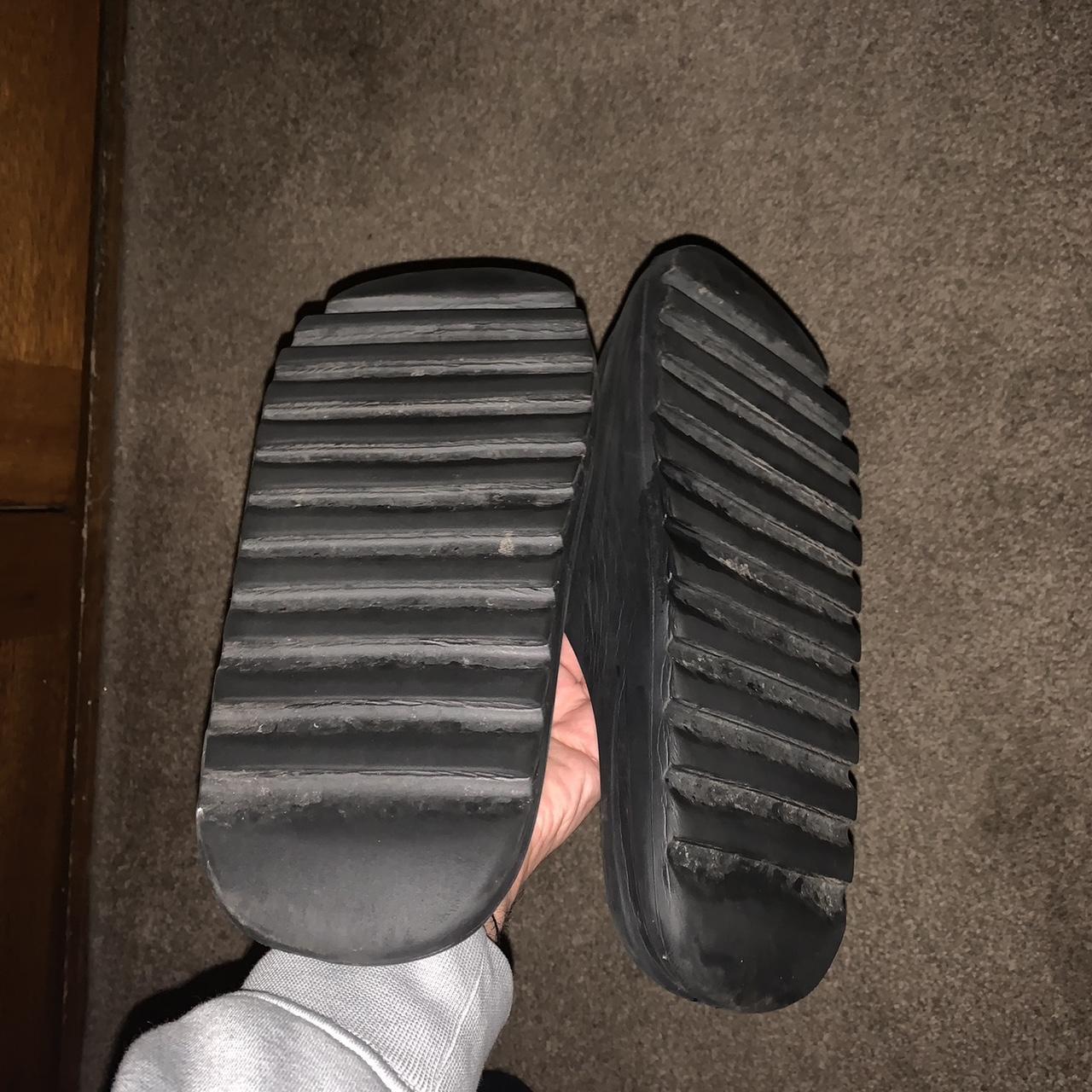 yeezy onyx black
