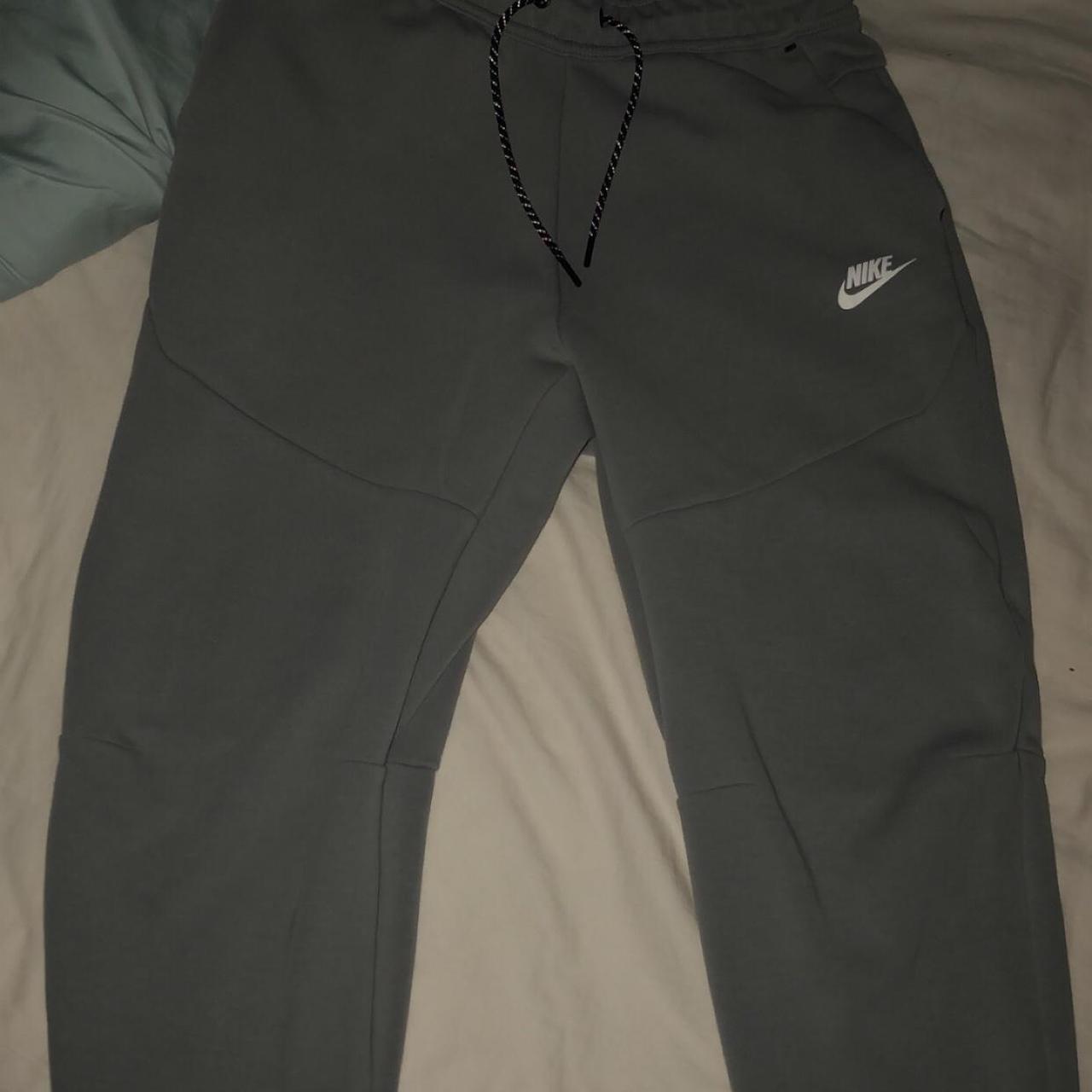 mens nike tech fleece grey