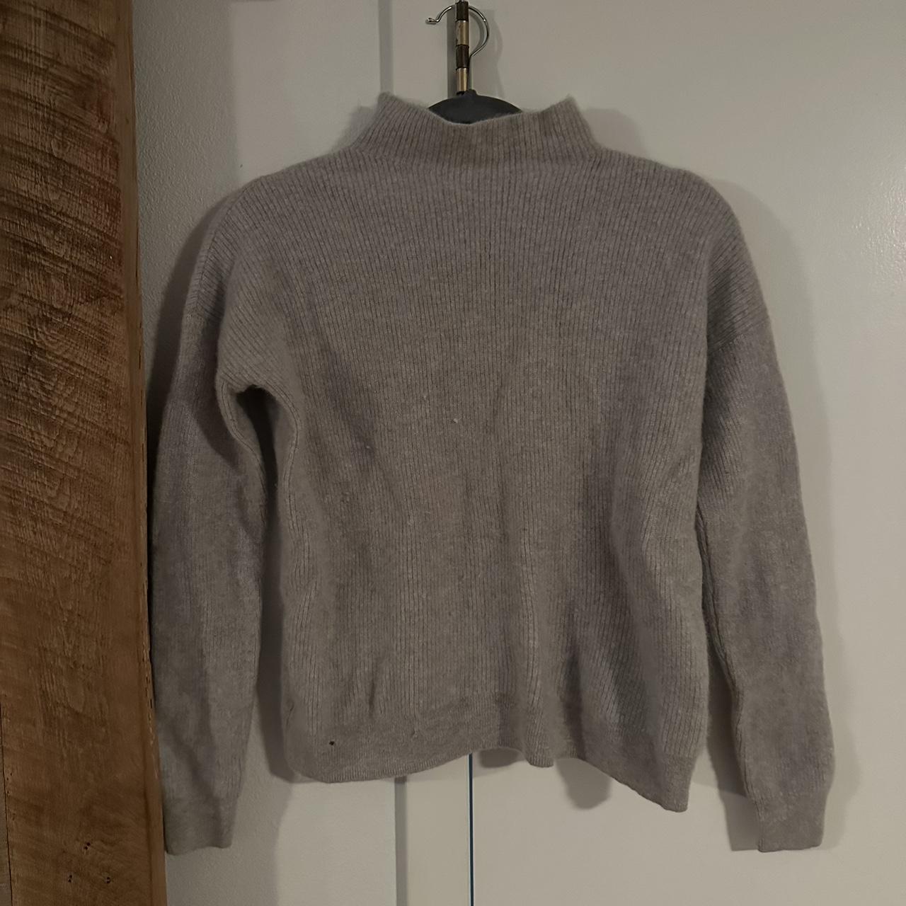 Light grey Saks Fifth Avenue cashmere sweater with... - Depop