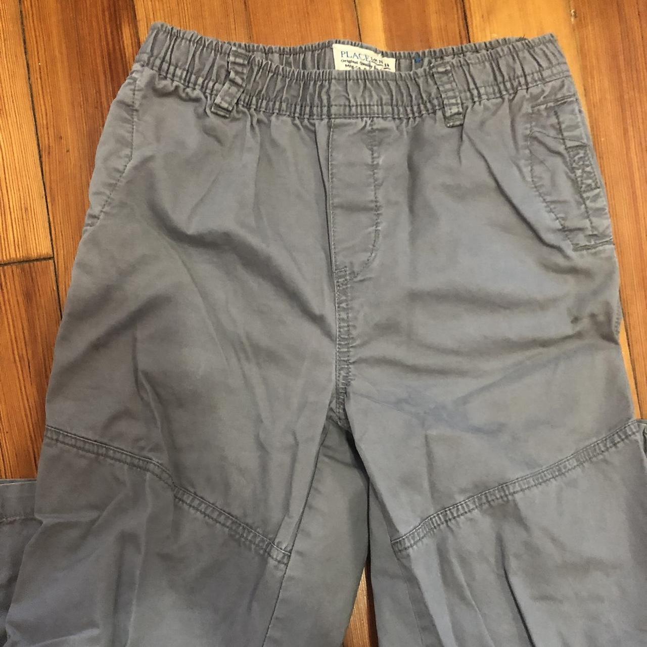 Grey y2k cargo pants US size 14 Fits a... Depop