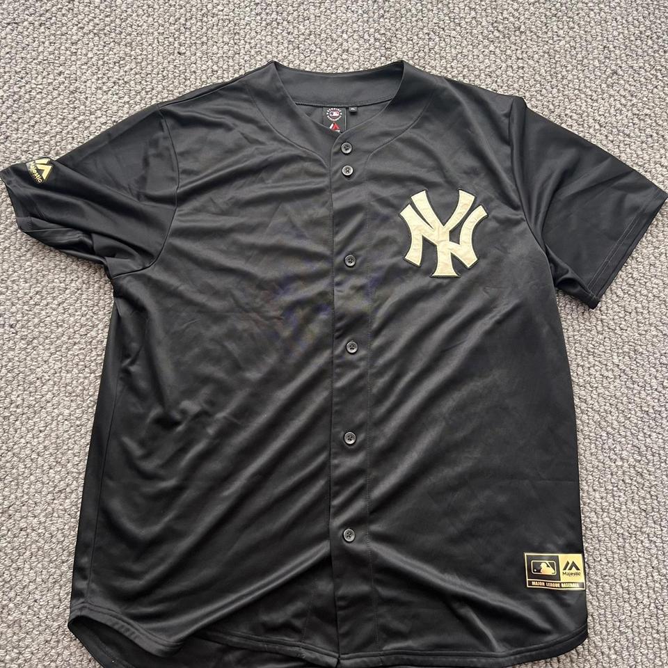 New York Yankees 2 button henley tshirt. kids size - Depop