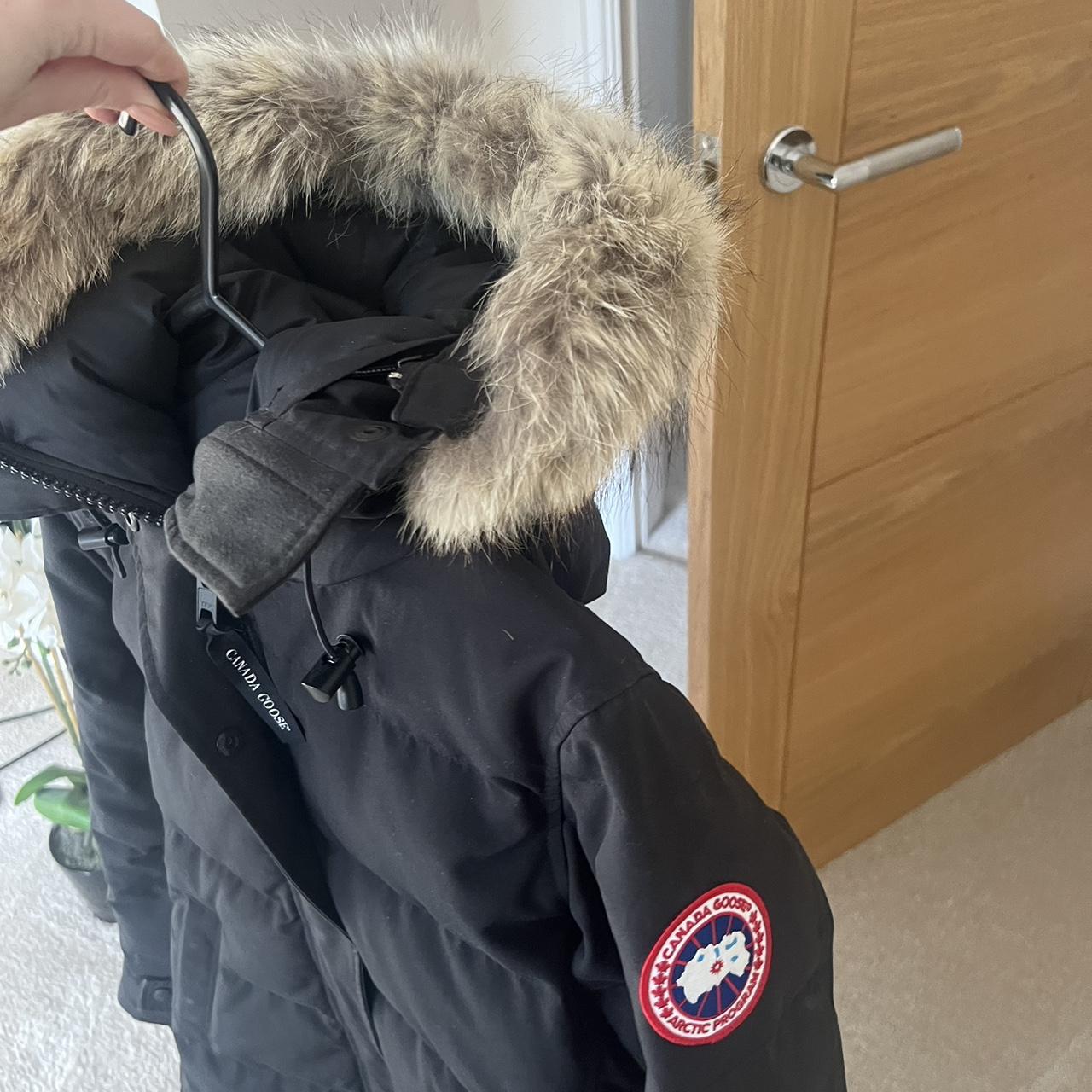 Canada Goose Women's Black Coat | Depop