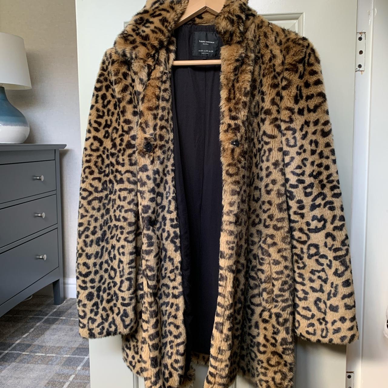 Zara faux fur leopard print coat - size xs 🌴 - Depop